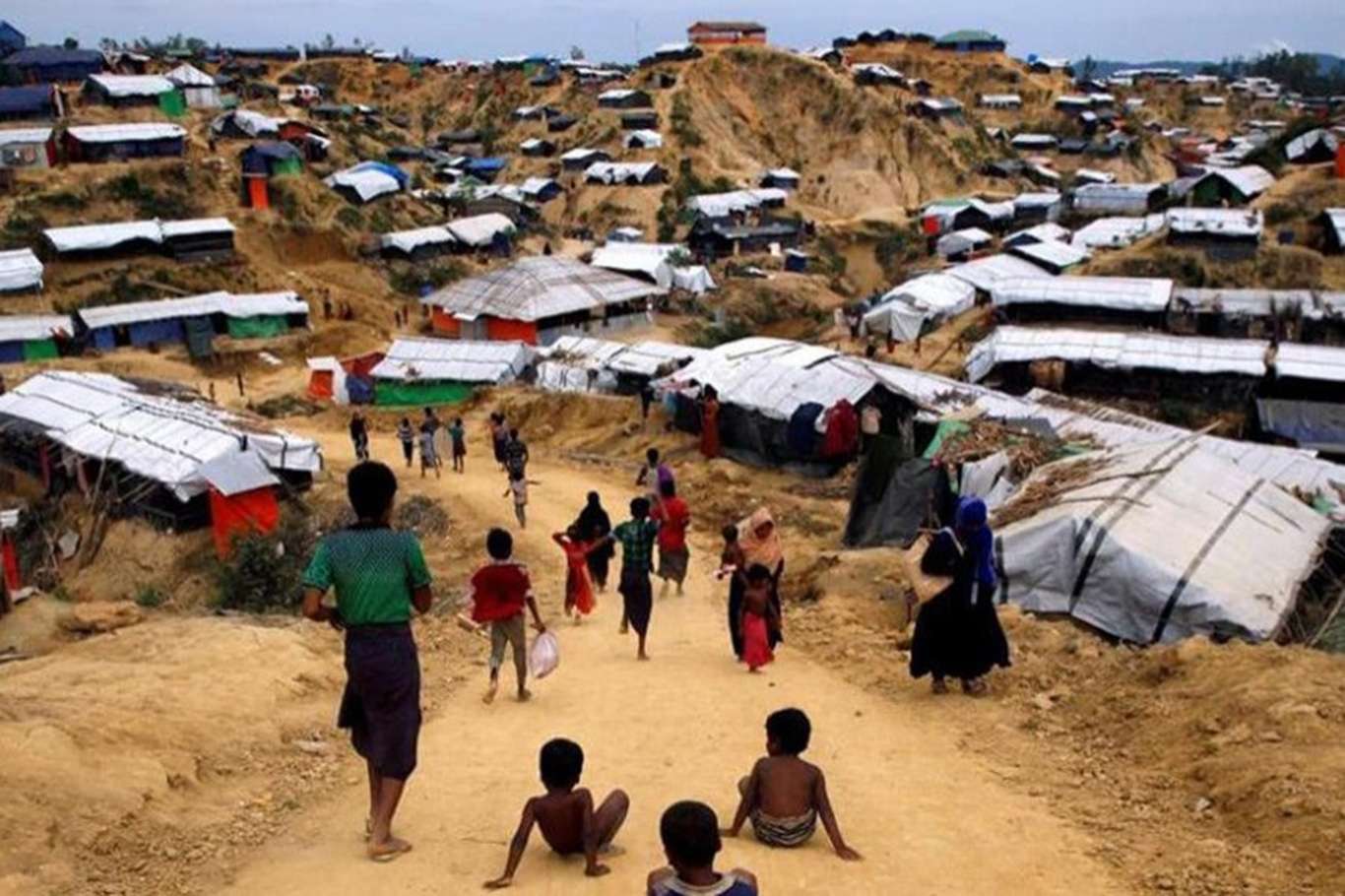 Bangladeş yönetimi Arakanlı Müslümanları "ölüm adasına" hapsediyor